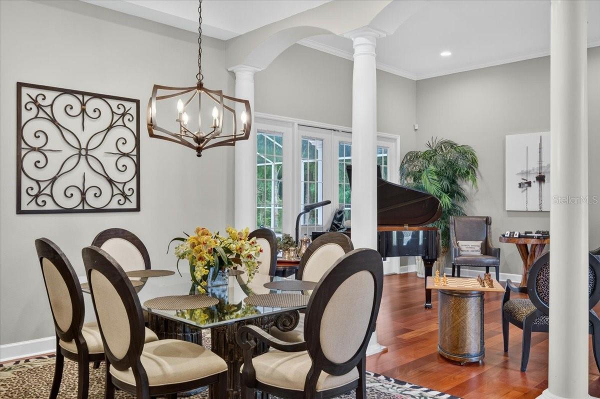 CRESCENT OAKS COUNTR - Residential
