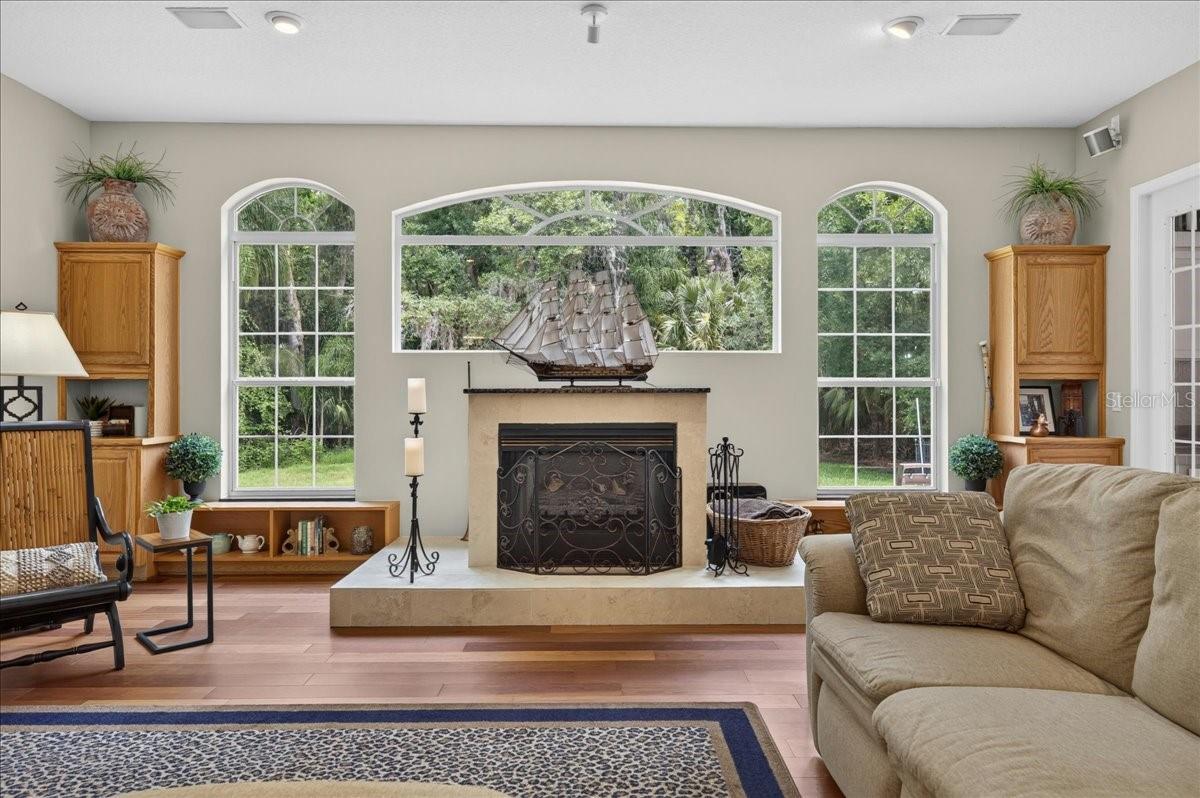 CRESCENT OAKS COUNTR - Residential