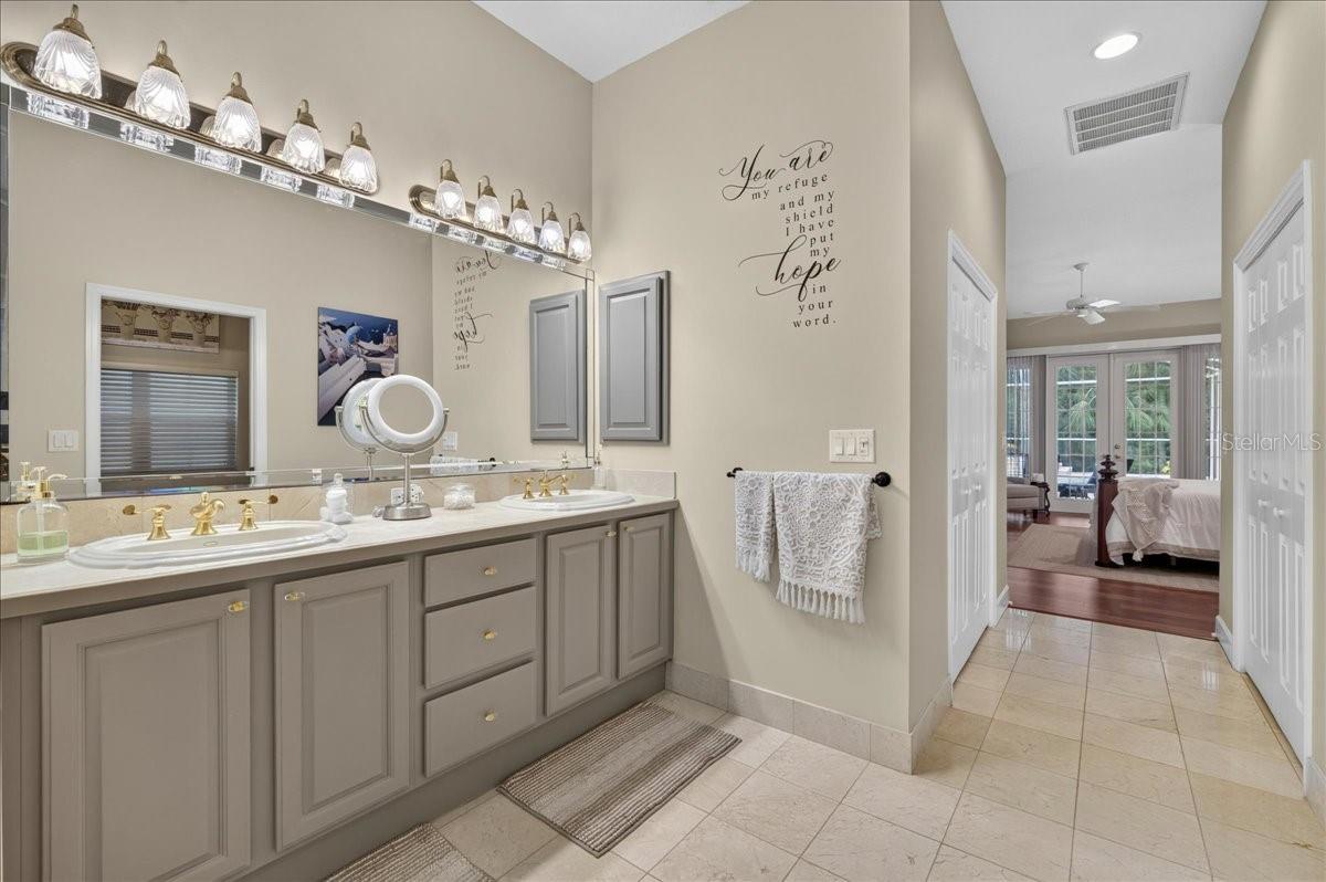 CRESCENT OAKS COUNTR - Residential