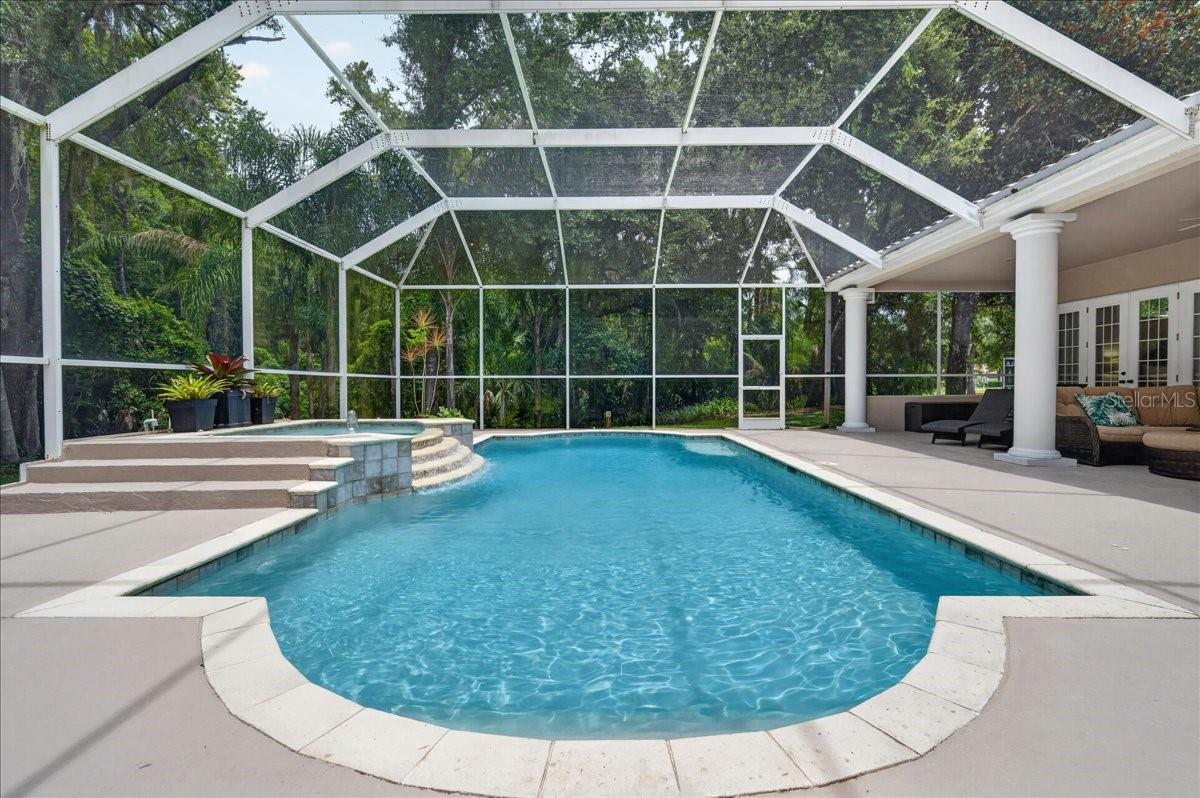 CRESCENT OAKS COUNTR - Residential