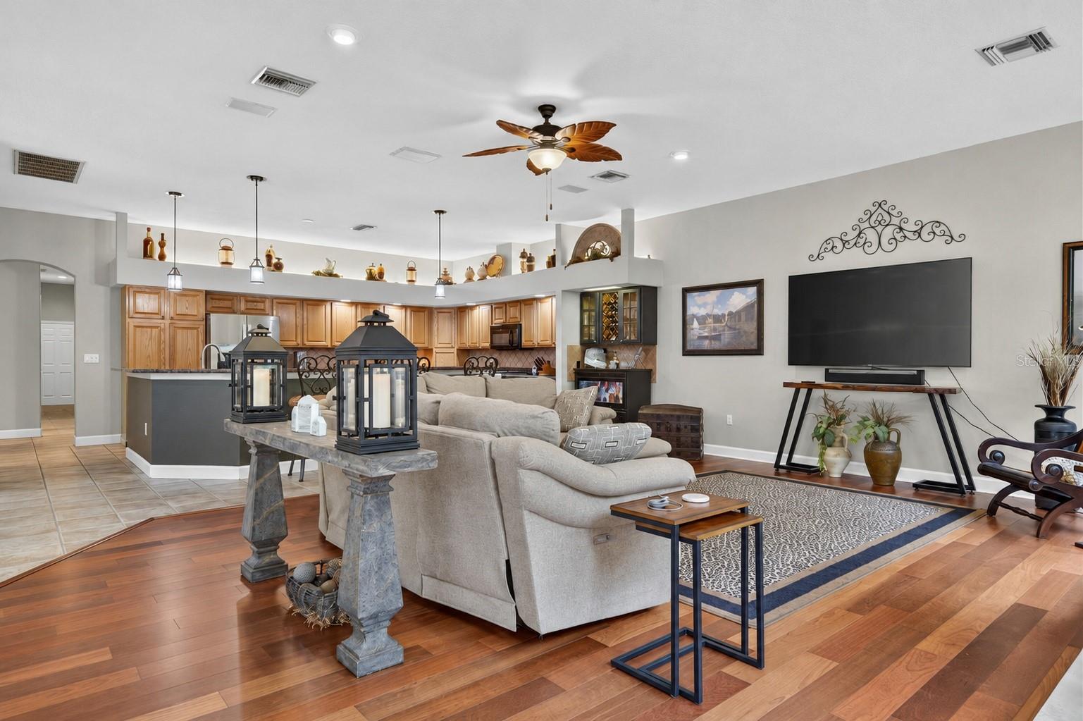 CRESCENT OAKS COUNTR - Residential