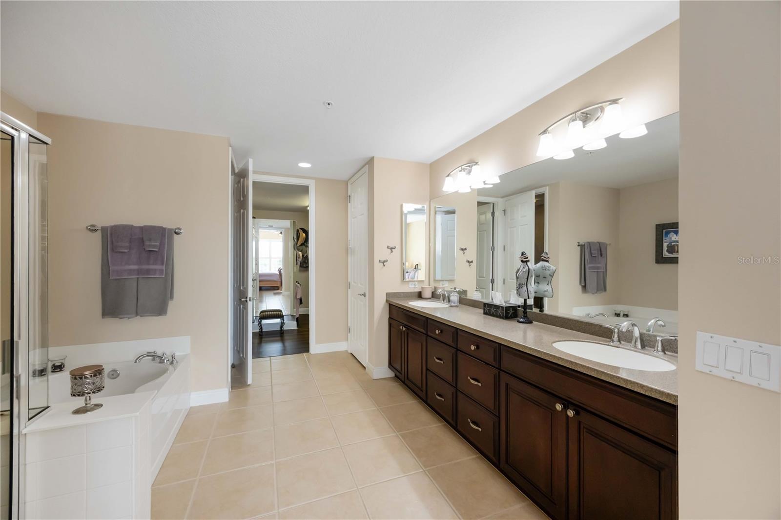 SARASOTA NATIONAL - Residential
