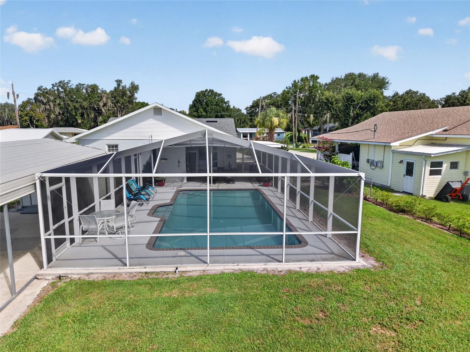 LAKE SIDE TERRACE - Residential