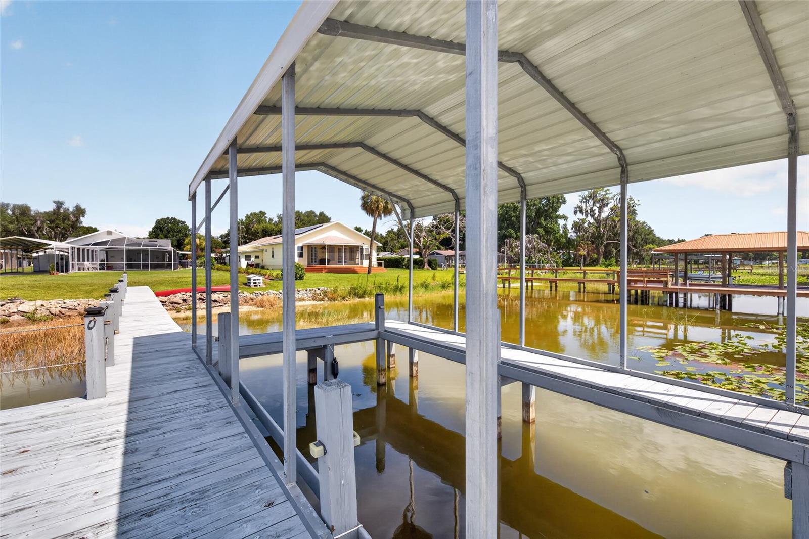 LAKE SIDE TERRACE - Residential