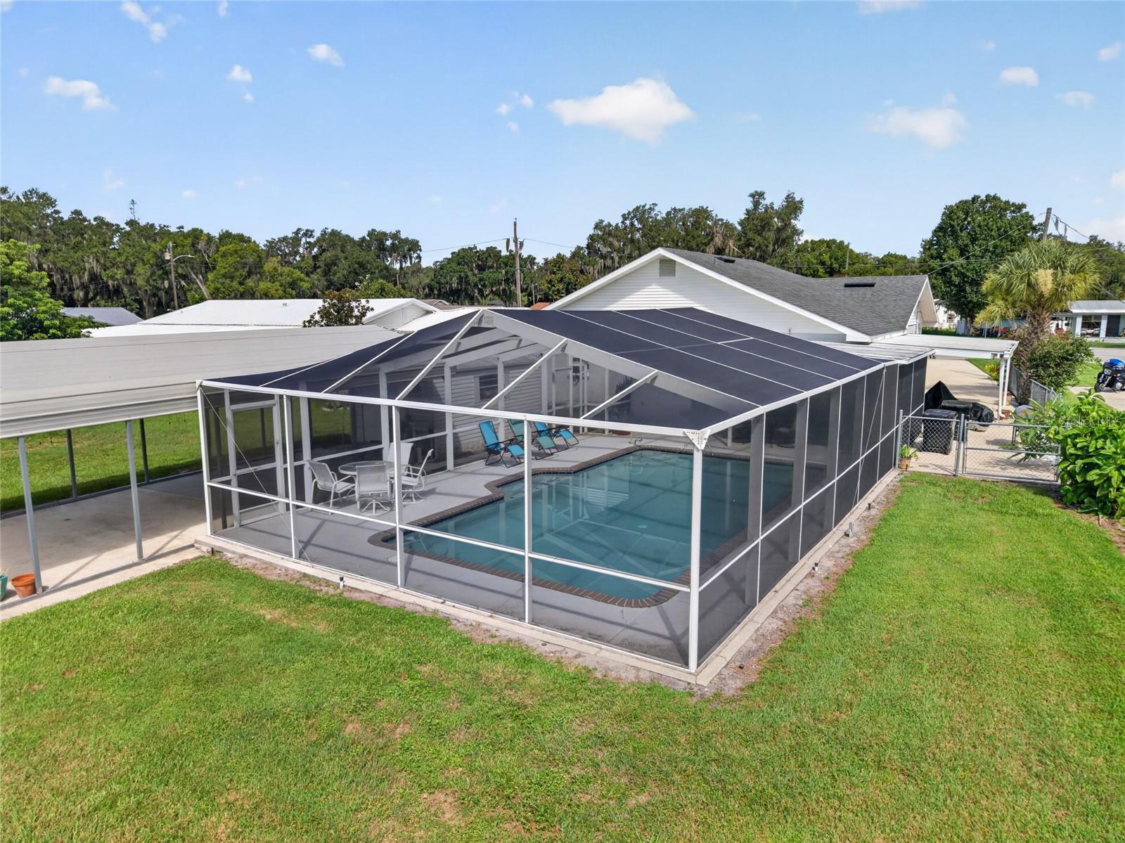 LAKE SIDE TERRACE - Residential
