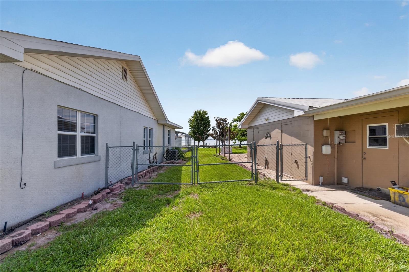 LAKE SIDE TERRACE - Residential