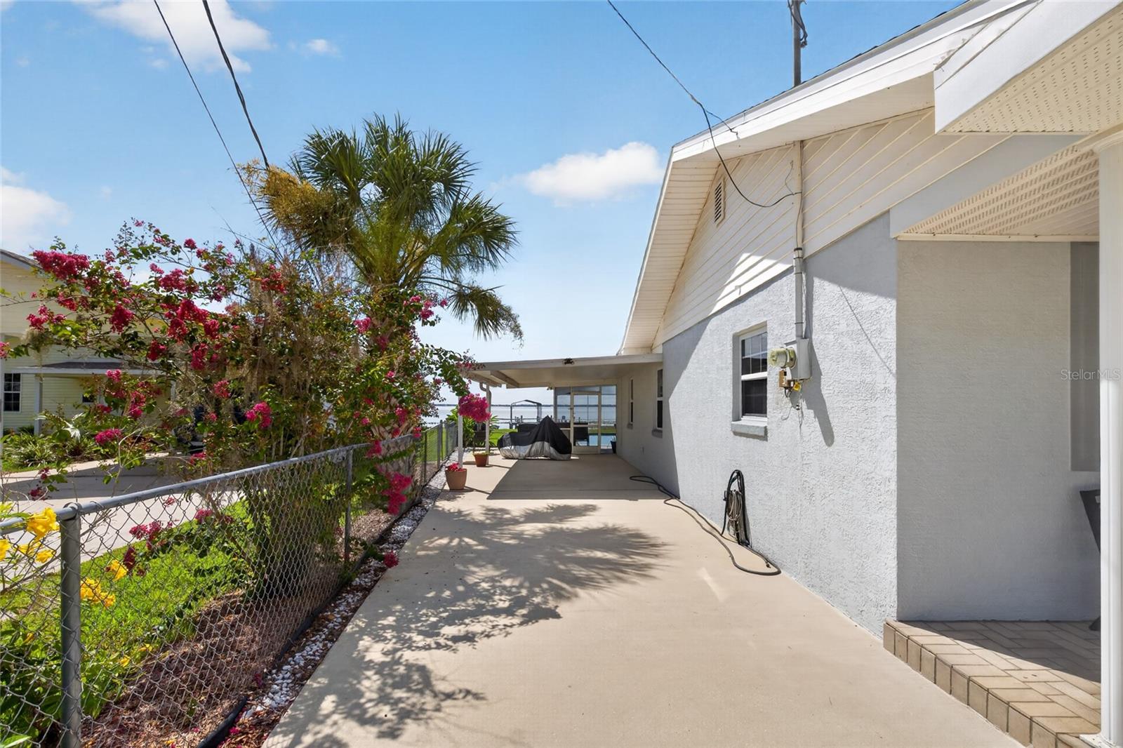 LAKE SIDE TERRACE - Residential