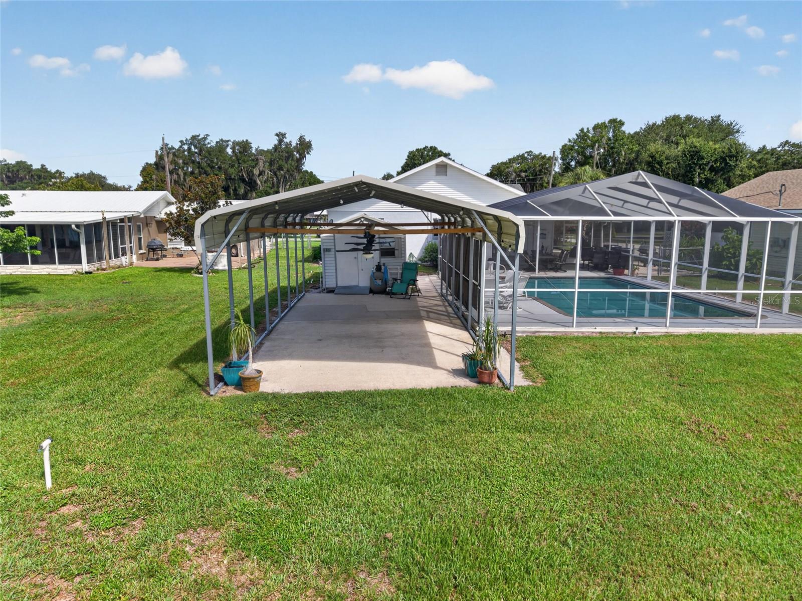 LAKE SIDE TERRACE - Residential