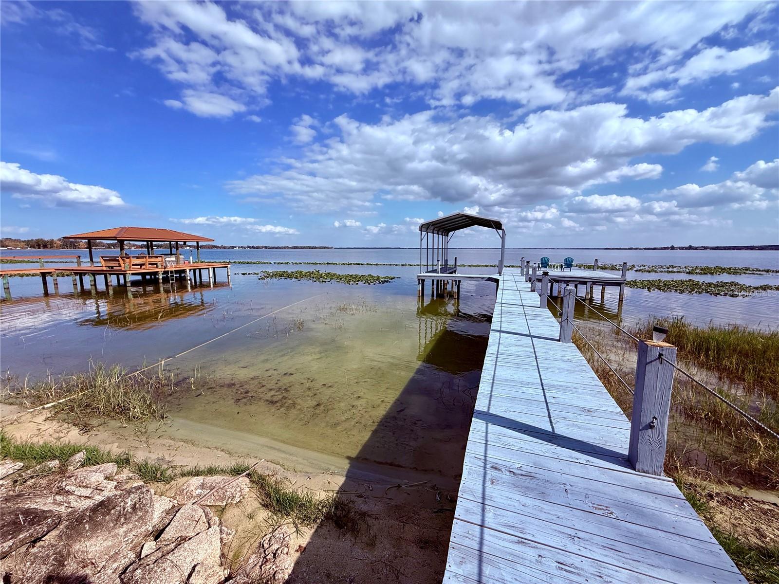LAKE SIDE TERRACE - Residential