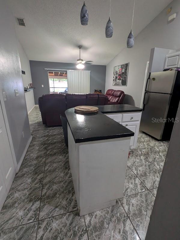 COUNTRY CHASE - Residential