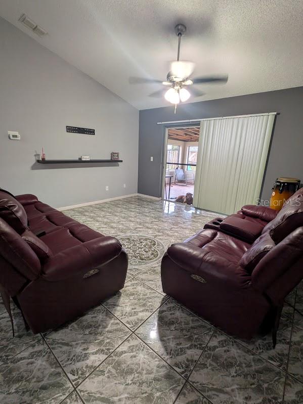 COUNTRY CHASE - Residential