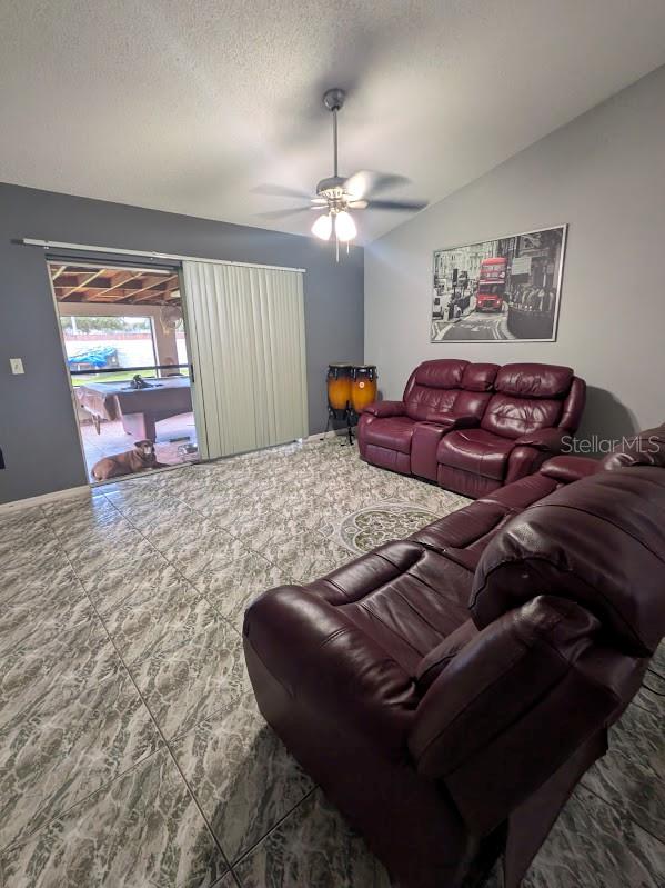 COUNTRY CHASE - Residential