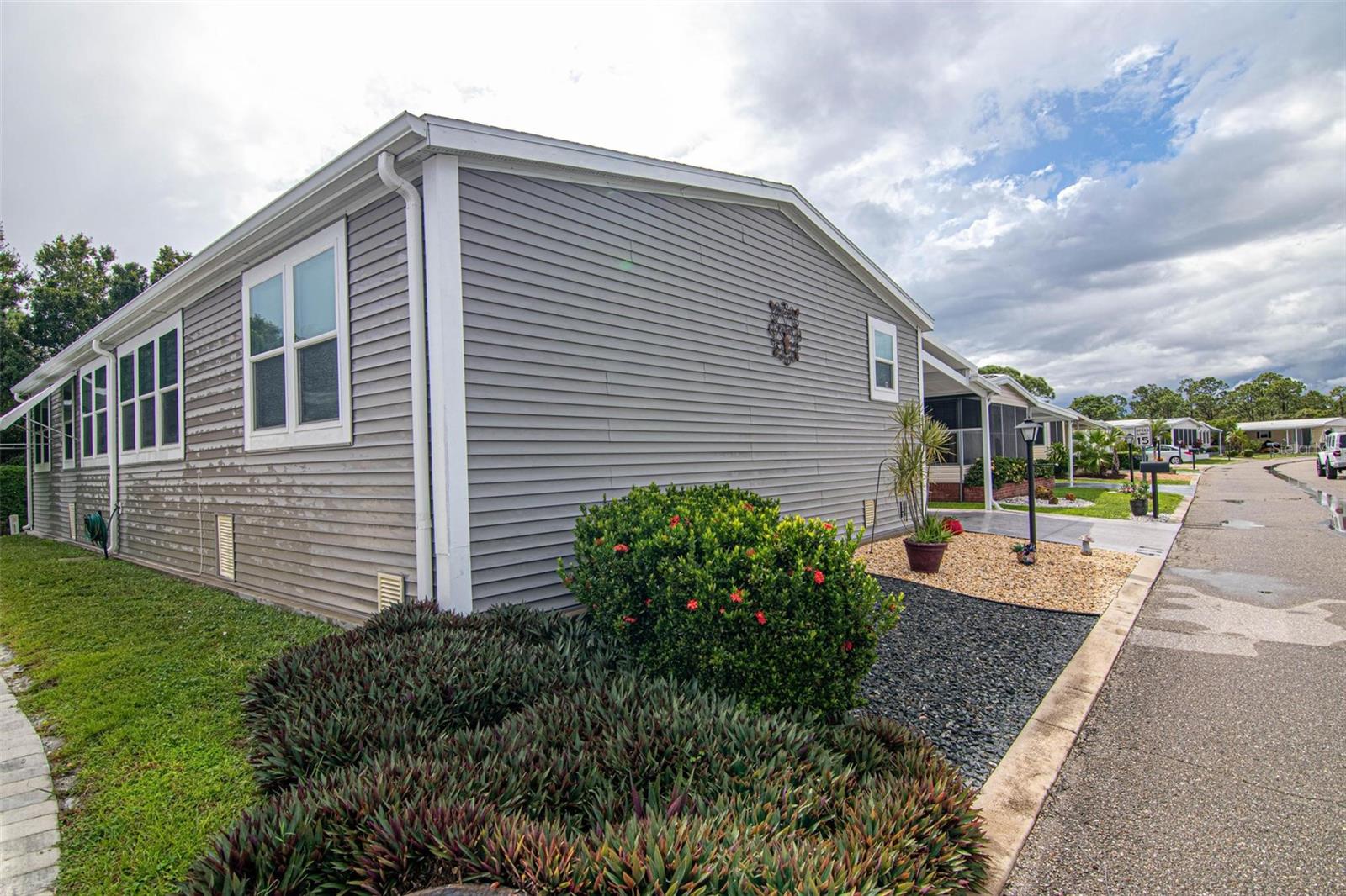 6 LAKES COUNTRY CLUB CO-OP - Residential