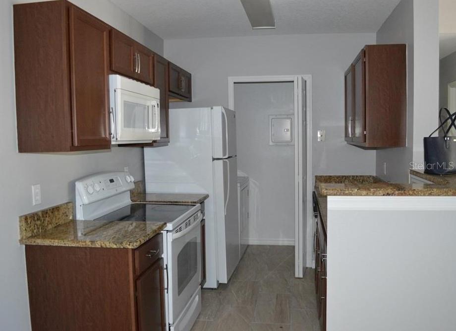 SUNERT LAKE - Residential