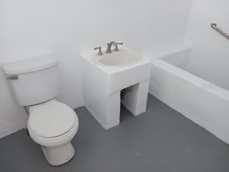 ESPERANZA COMM. - Residential