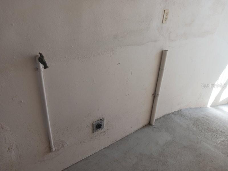 ESPERANZA COMM. - Residential