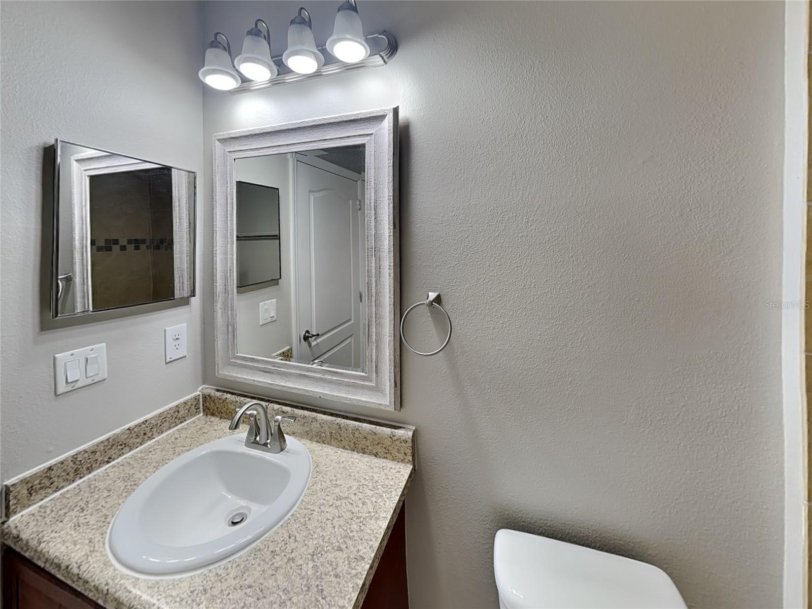 MALLORY SQUARE PH 01 - Residential Lease