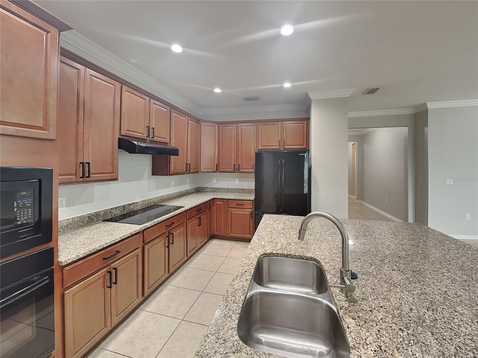 MALLORY SQUARE PH 01 - Residential Lease