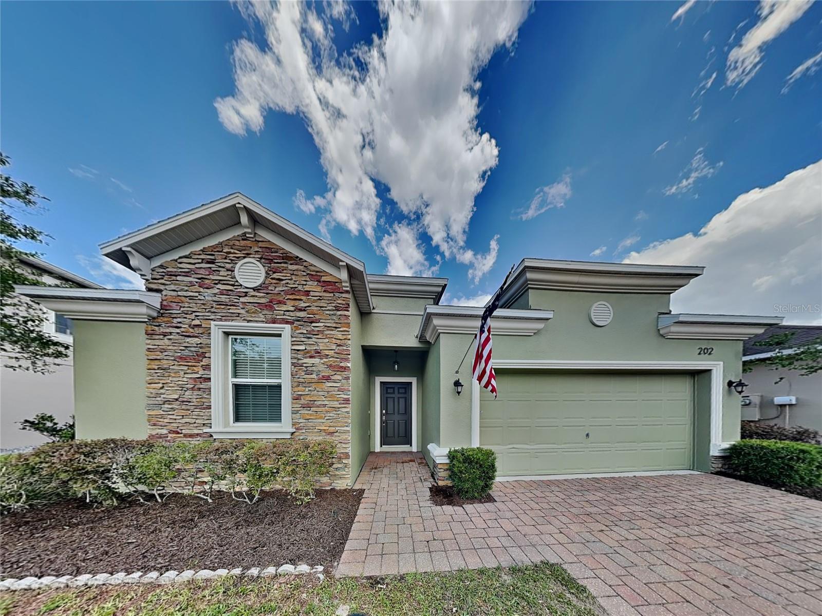 MALLORY SQUARE PH 01 - Residential Lease