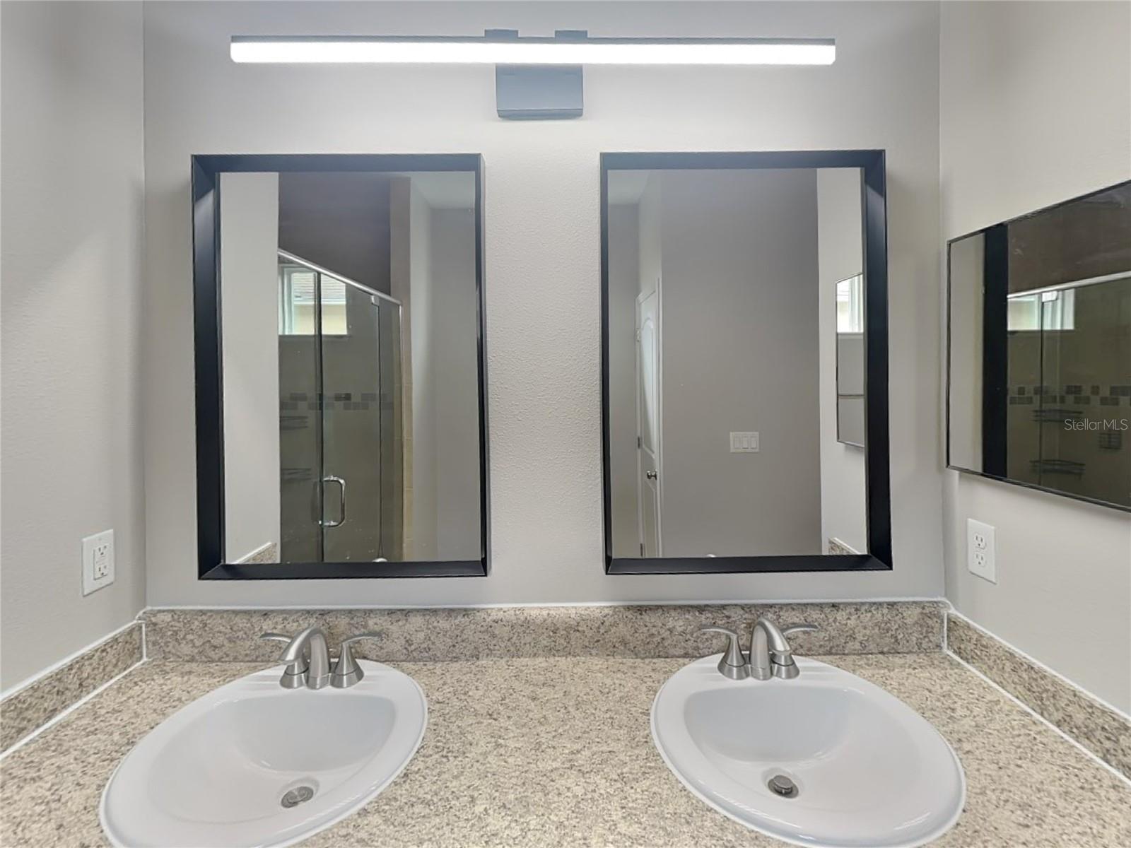 MALLORY SQUARE PH 01 - Residential Lease
