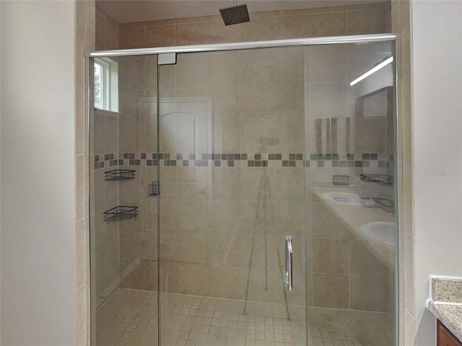 MALLORY SQUARE PH 01 - Residential Lease