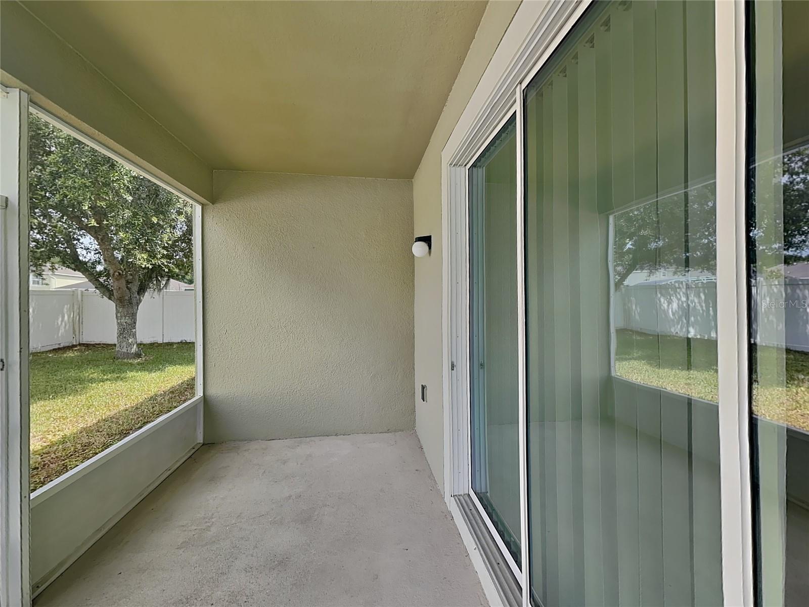 MALLORY SQUARE PH 01 - Residential Lease