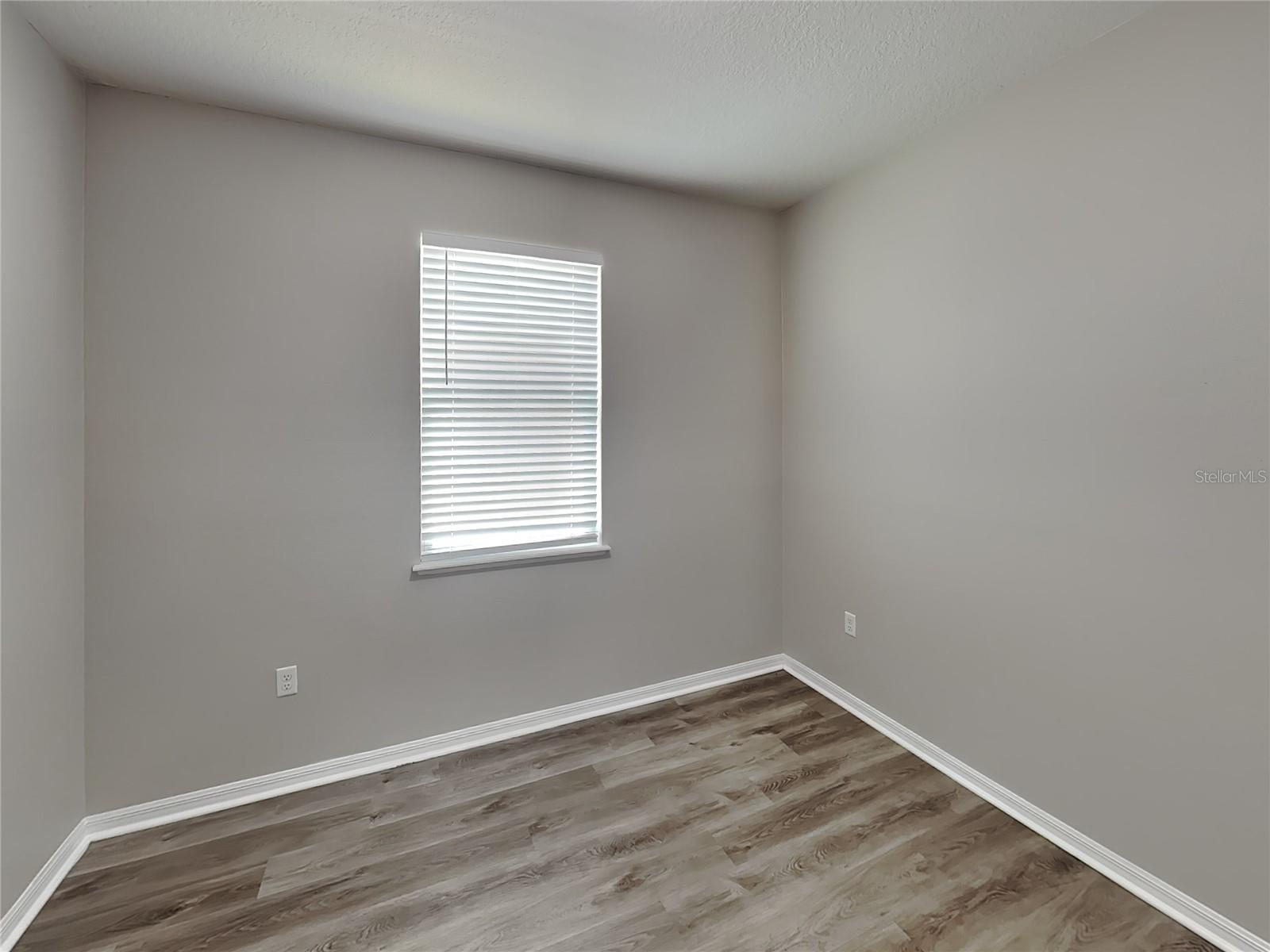 MALLORY SQUARE PH 01 - Residential Lease