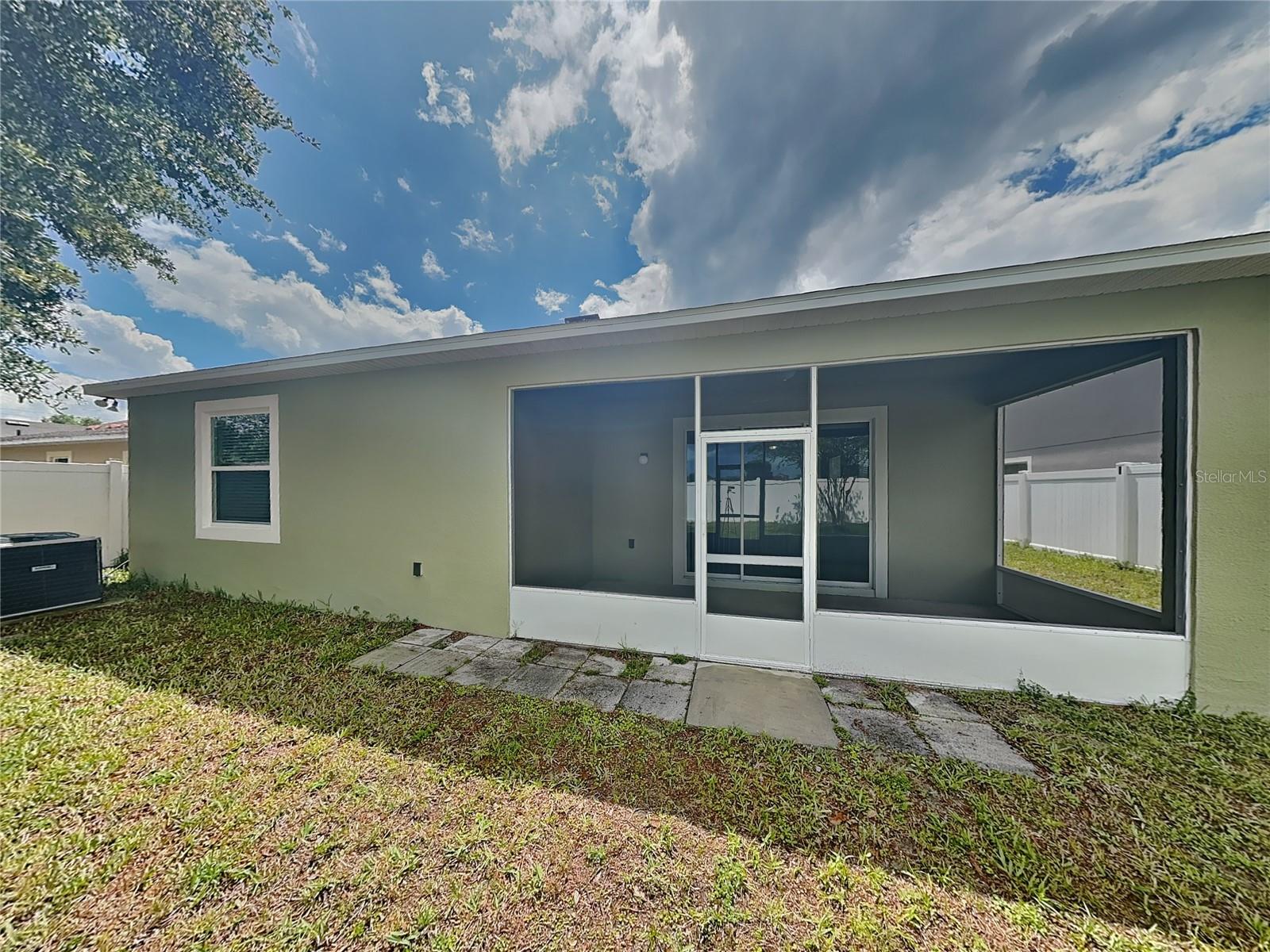 MALLORY SQUARE PH 01 - Residential Lease