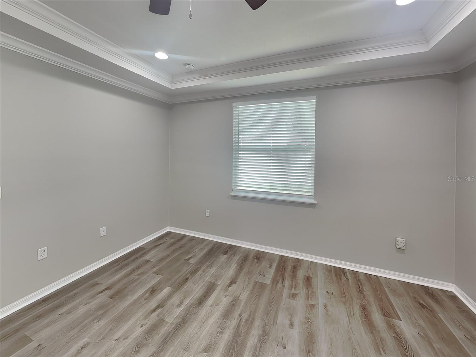 MALLORY SQUARE PH 01 - Residential Lease