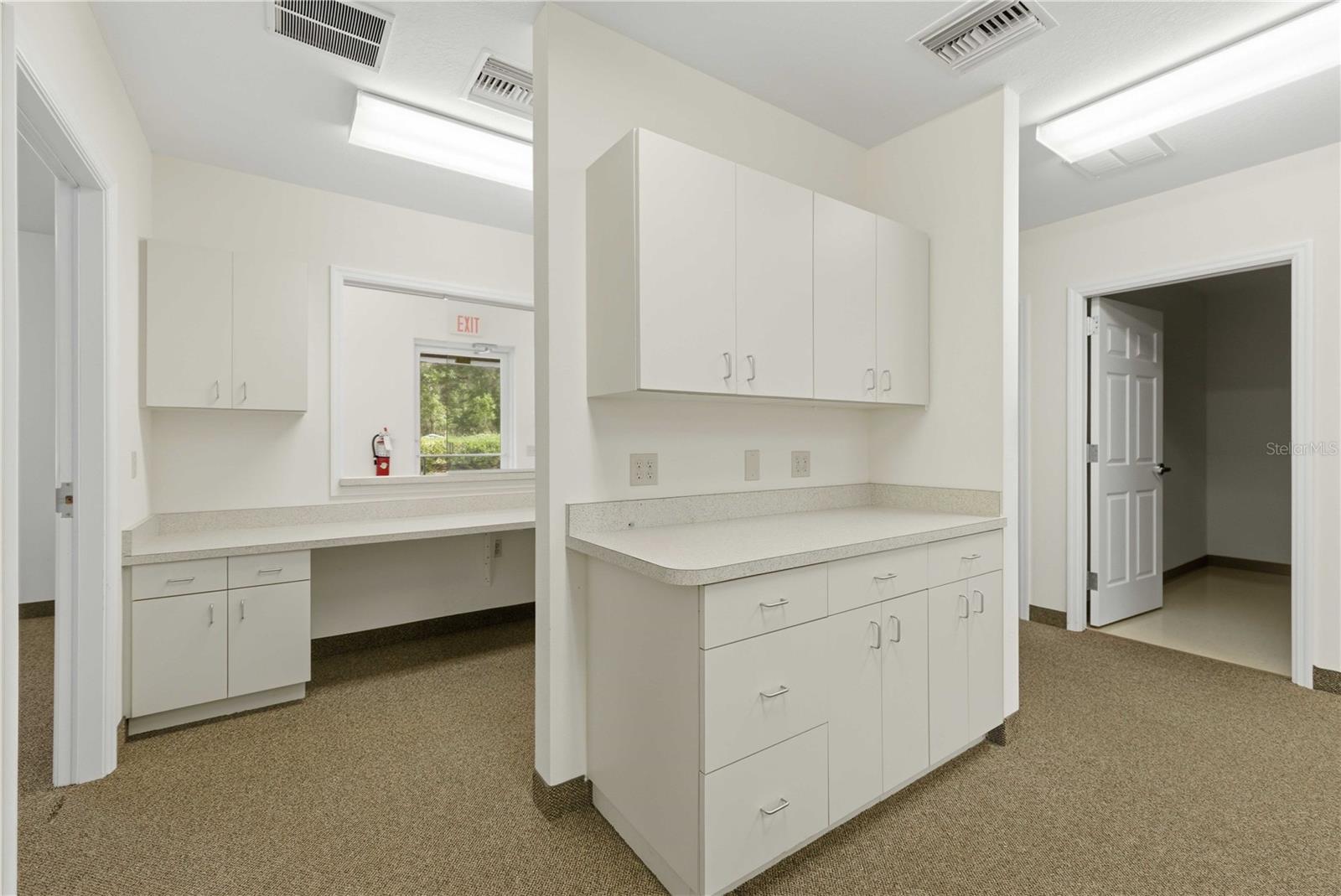 TH ST INDUSTRIAL COMPLEX - Commercial Lease
