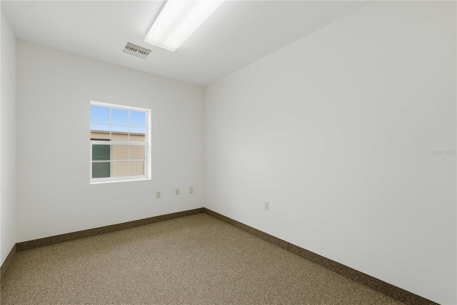 TH ST INDUSTRIAL COMPLEX - Commercial Lease