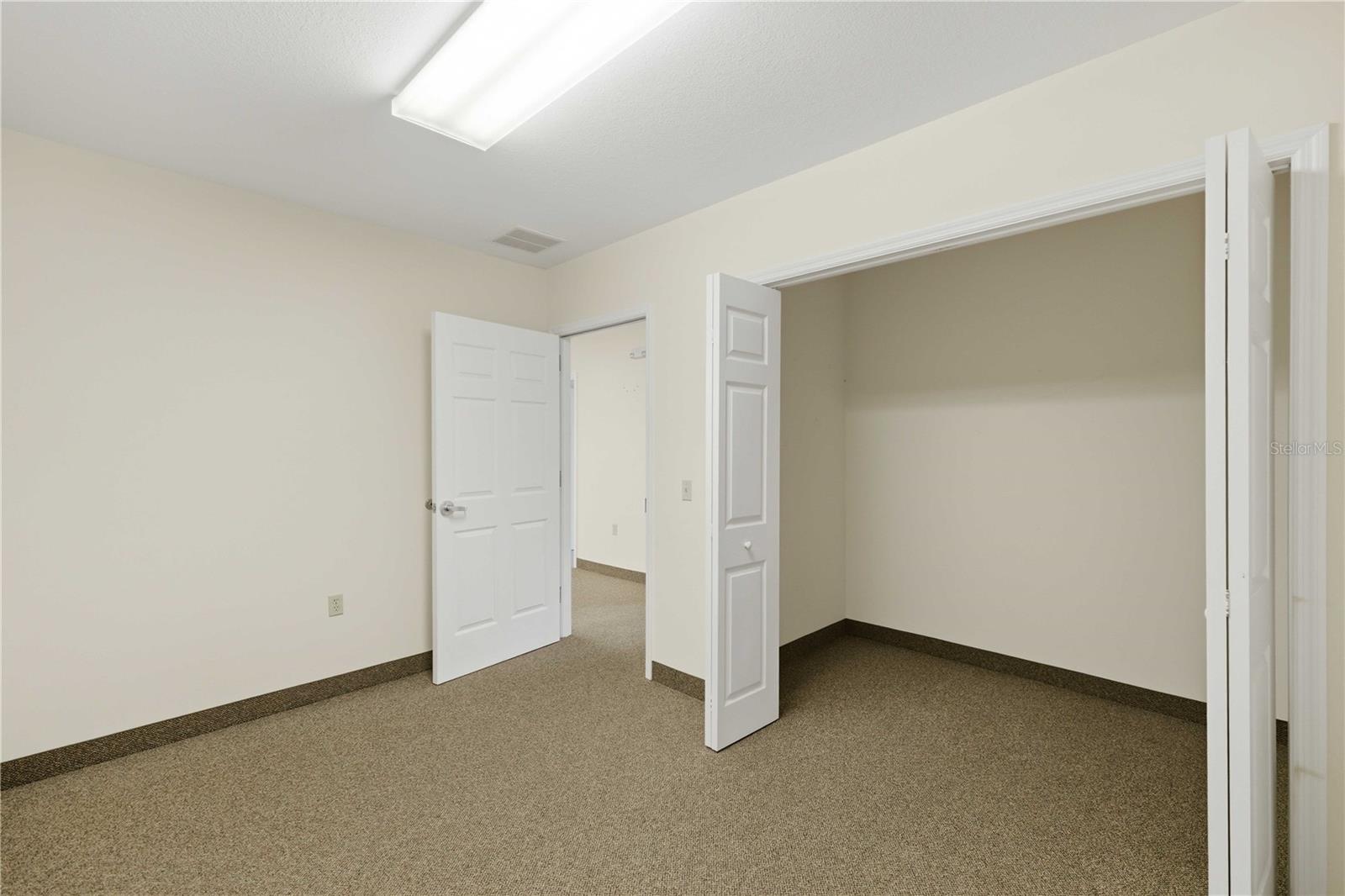 TH ST INDUSTRIAL COMPLEX - Commercial Lease