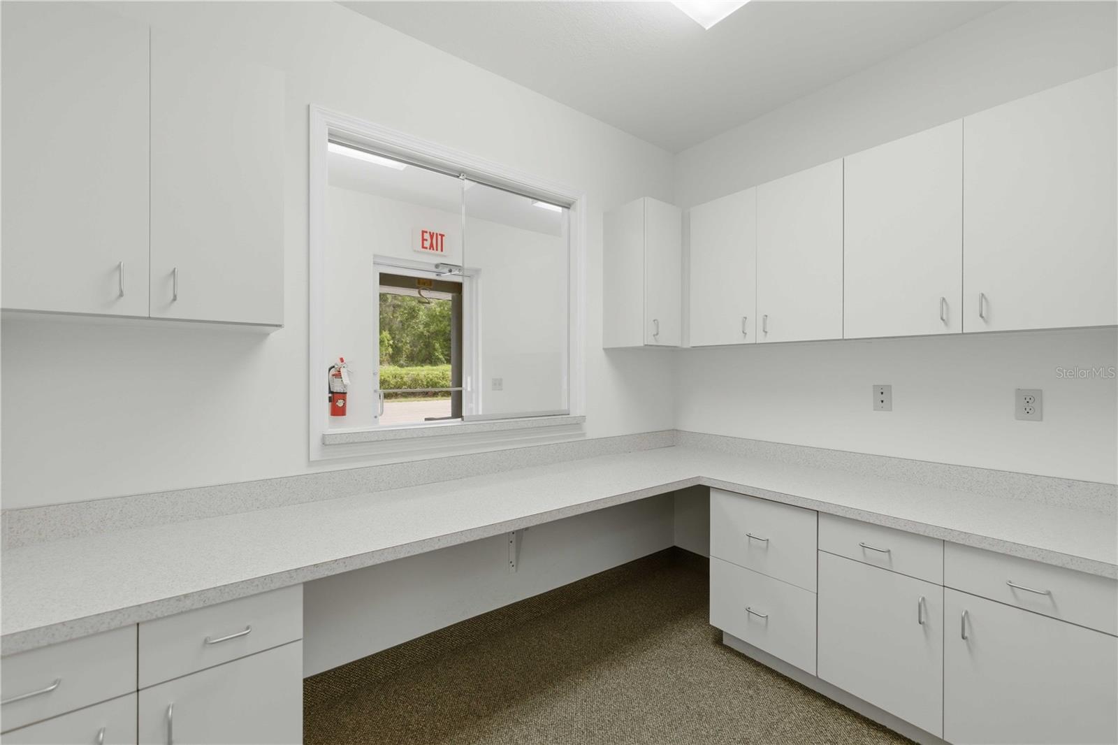 TH ST INDUSTRIAL COMPLEX - Commercial Lease