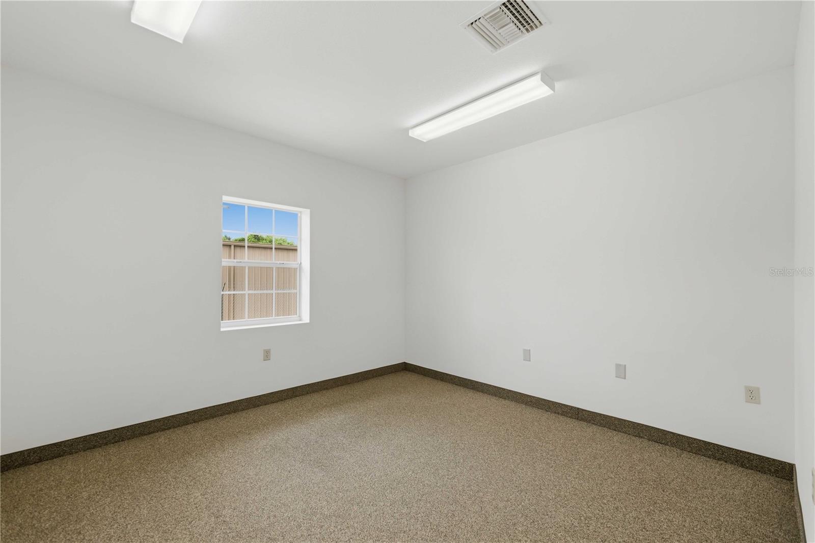 TH ST INDUSTRIAL COMPLEX - Commercial Lease