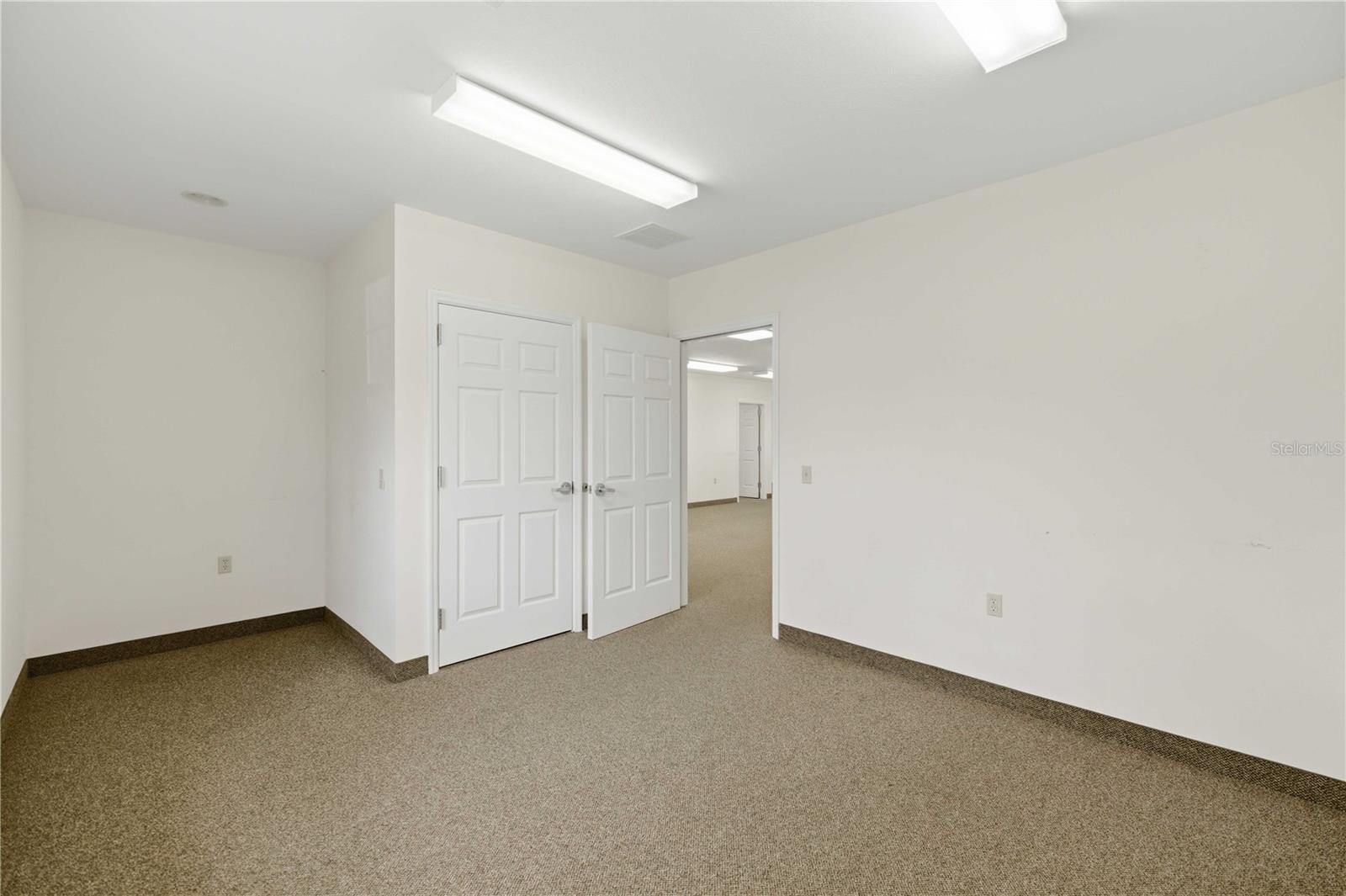 TH ST INDUSTRIAL COMPLEX - Commercial Lease
