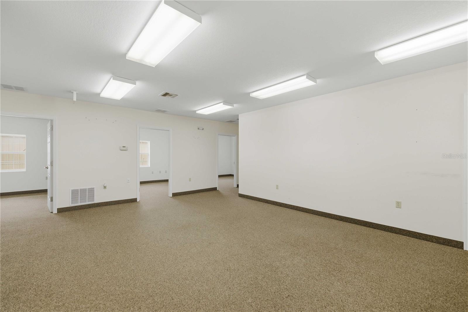TH ST INDUSTRIAL COMPLEX - Commercial Lease