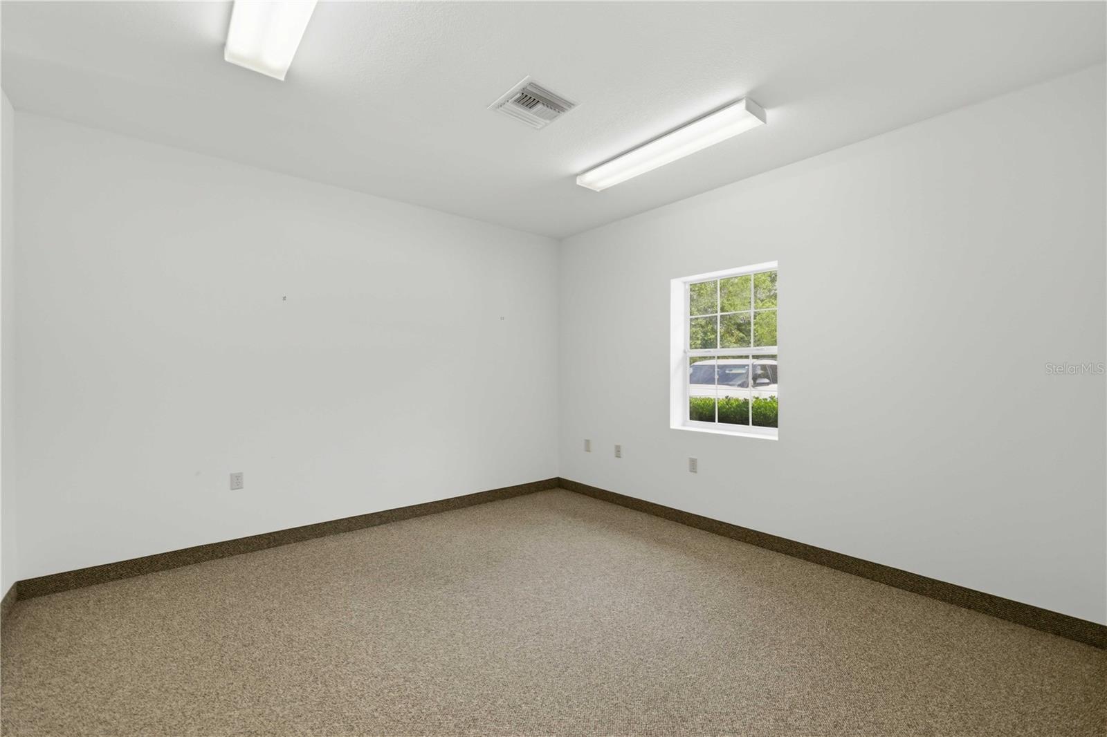 TH ST INDUSTRIAL COMPLEX - Commercial Lease