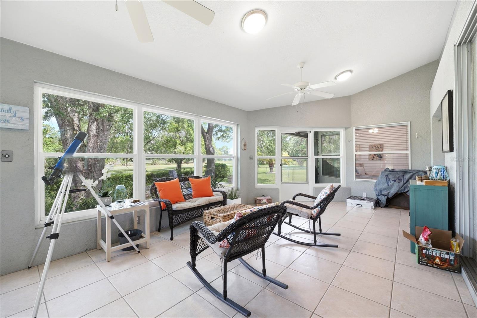PARADISE COUNTRY CLUB UNIT 02 - Residential