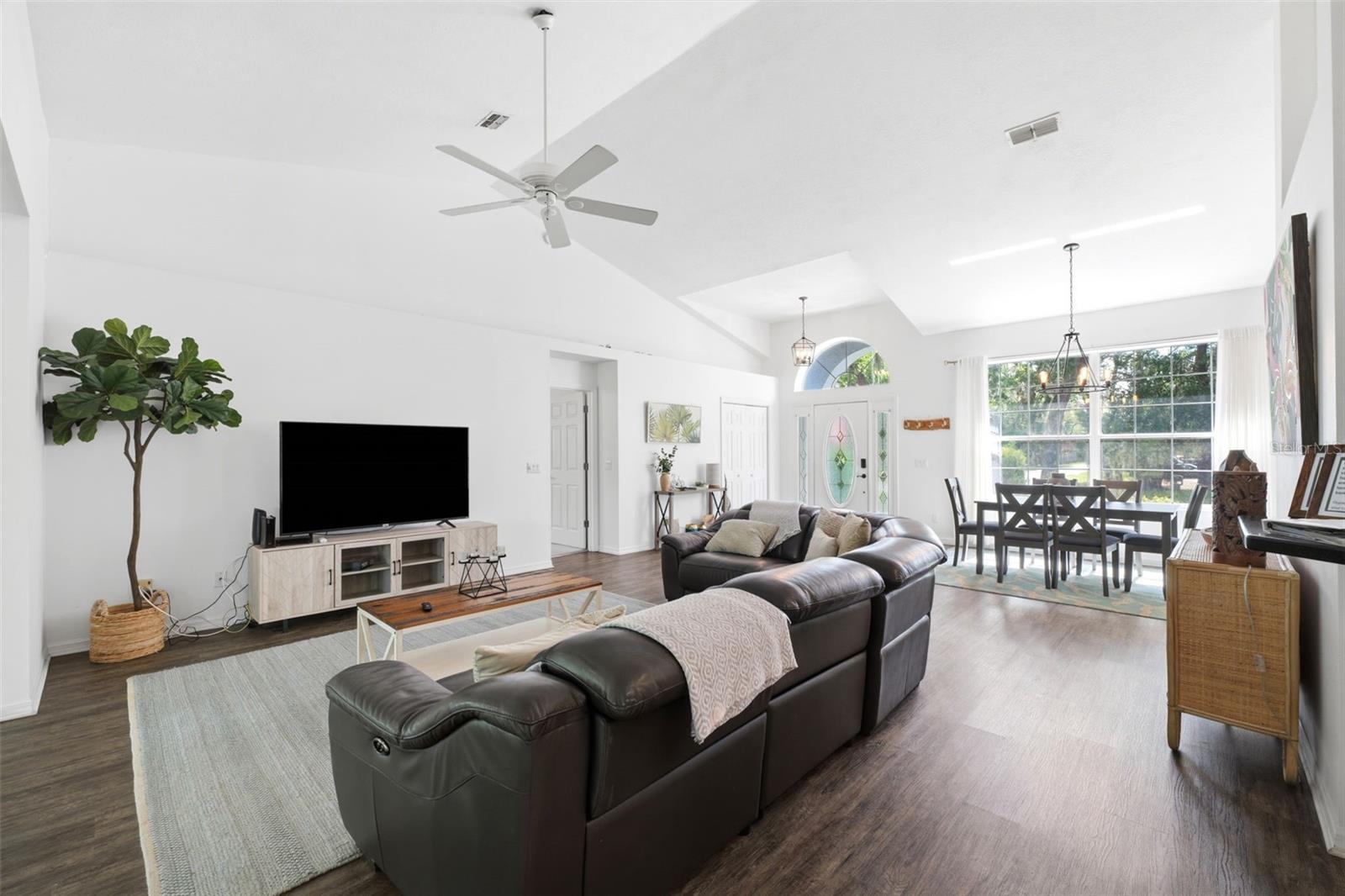 PARADISE COUNTRY CLUB UNIT 02 - Residential