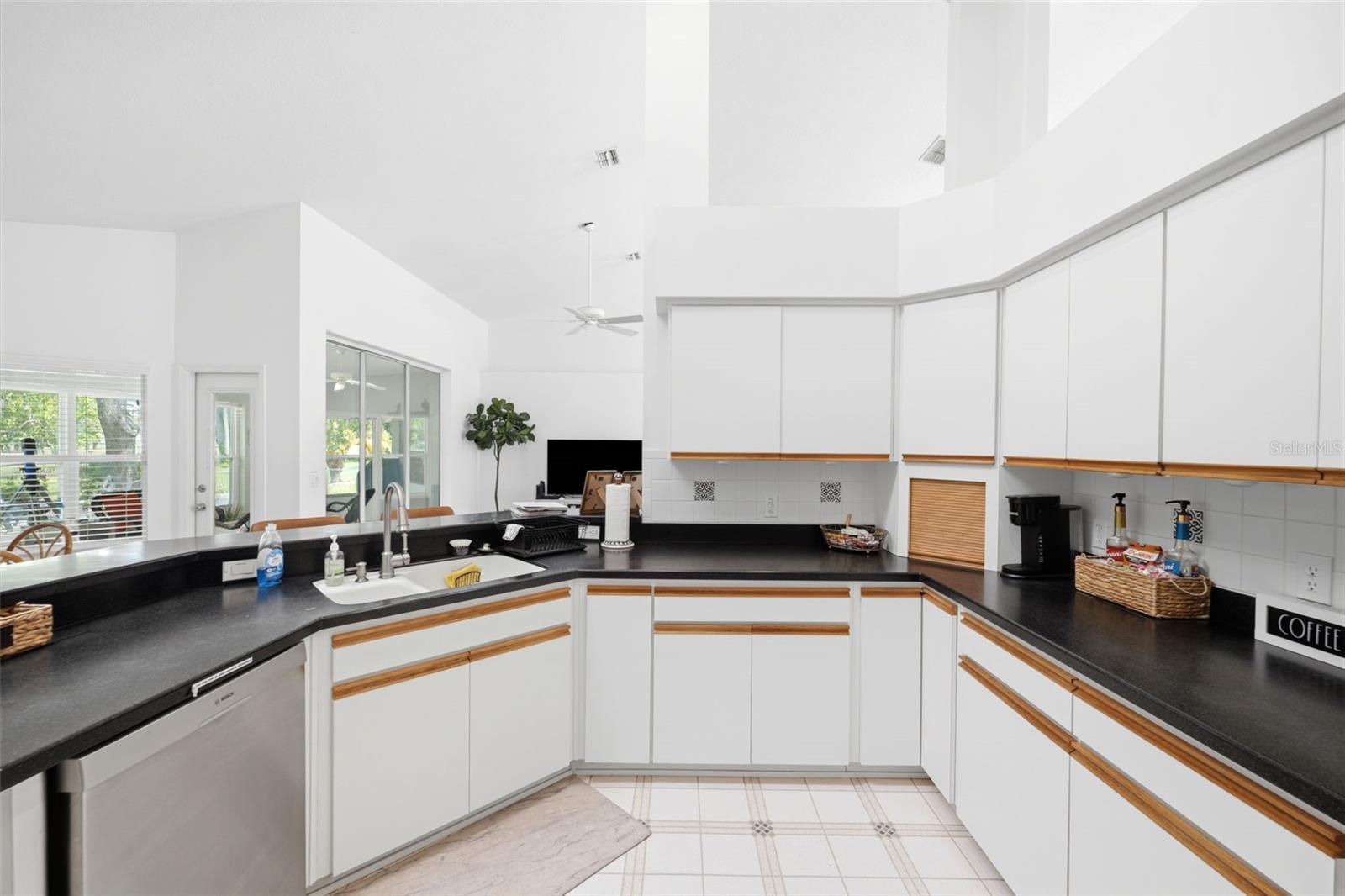 PARADISE COUNTRY CLUB UNIT 02 - Residential