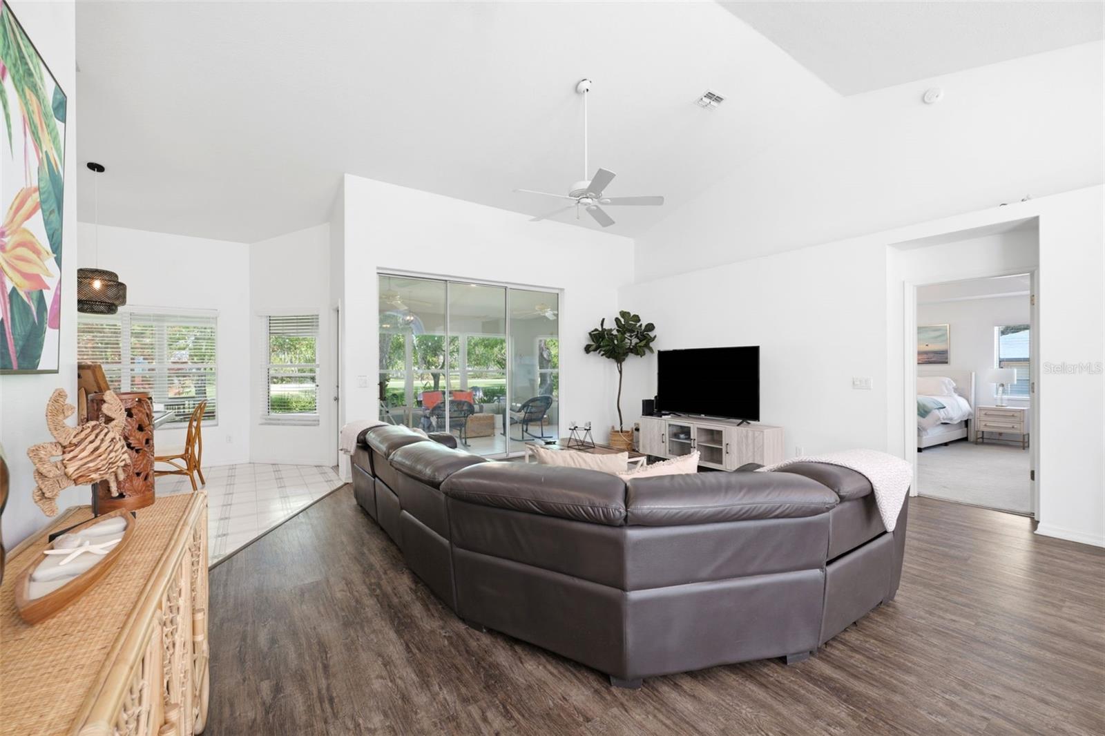 PARADISE COUNTRY CLUB UNIT 02 - Residential