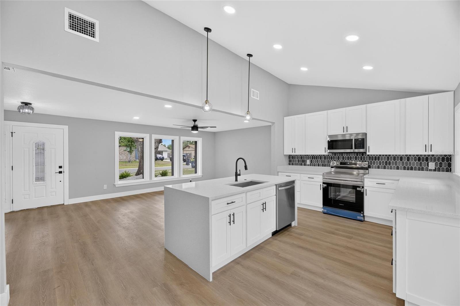 SOUTHWOOD HILLS UNIT 14 - Residential