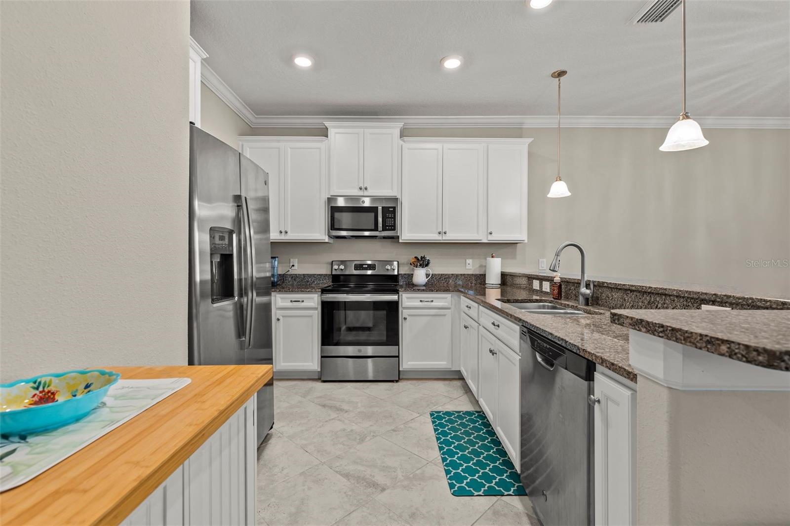 WILLOW SQUARE TOWNHOMES - Residential