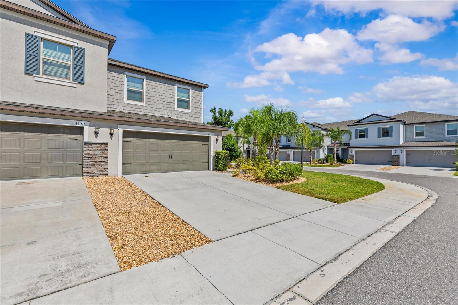 WILLOW SQUARE TOWNHOMES - Residential
