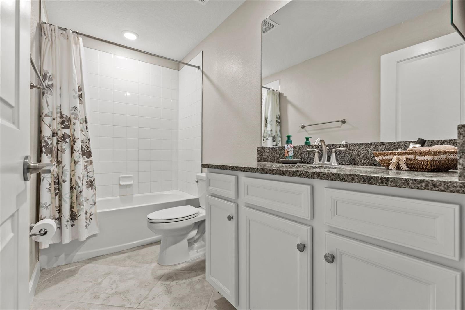 WILLOW SQUARE TOWNHOMES - Residential