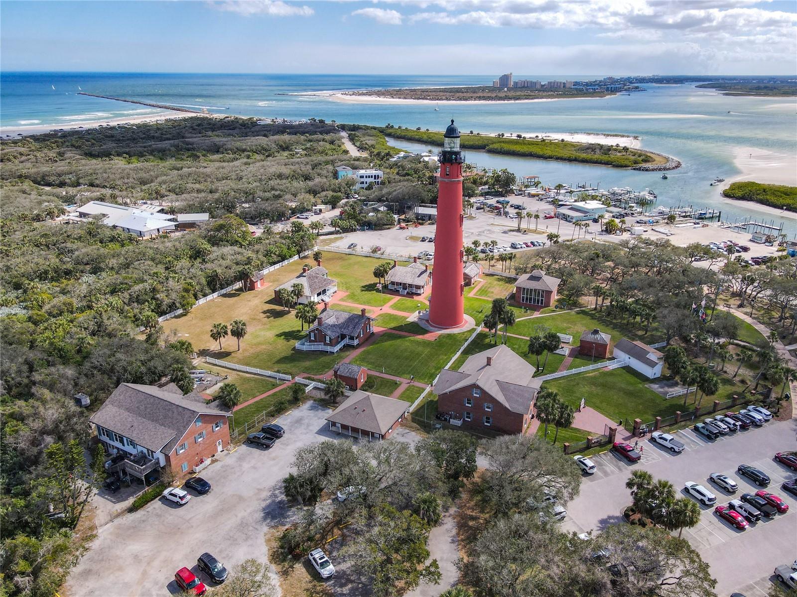 LIGHTHOUSE SHORES - Residential