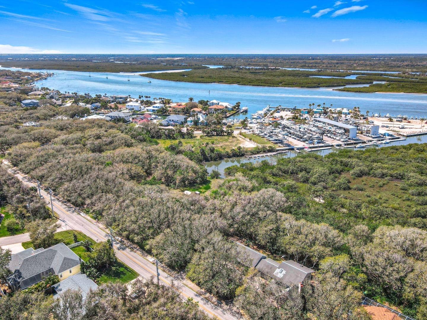 LIGHTHOUSE SHORES - Residential