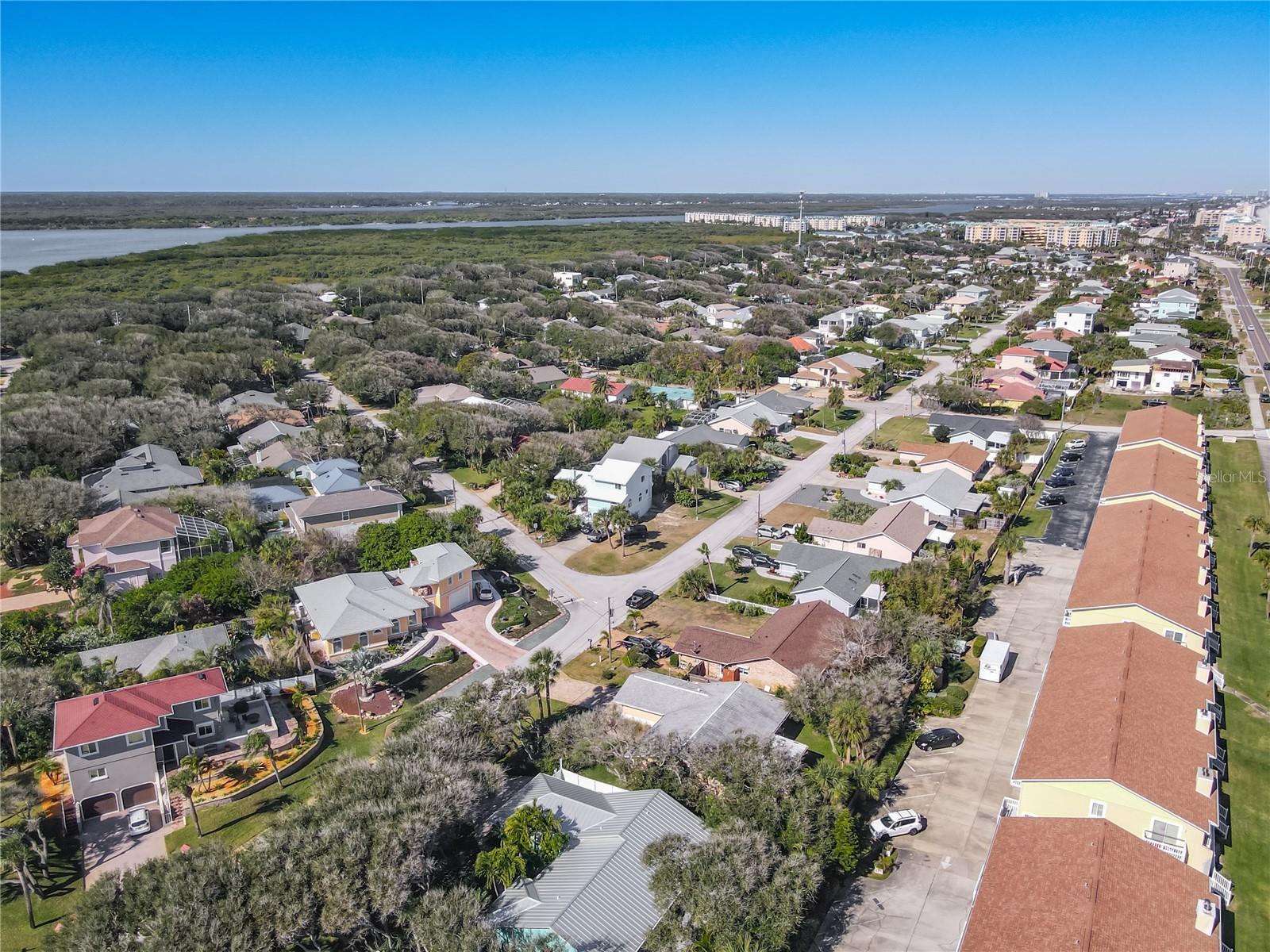 LIGHTHOUSE SHORES - Residential