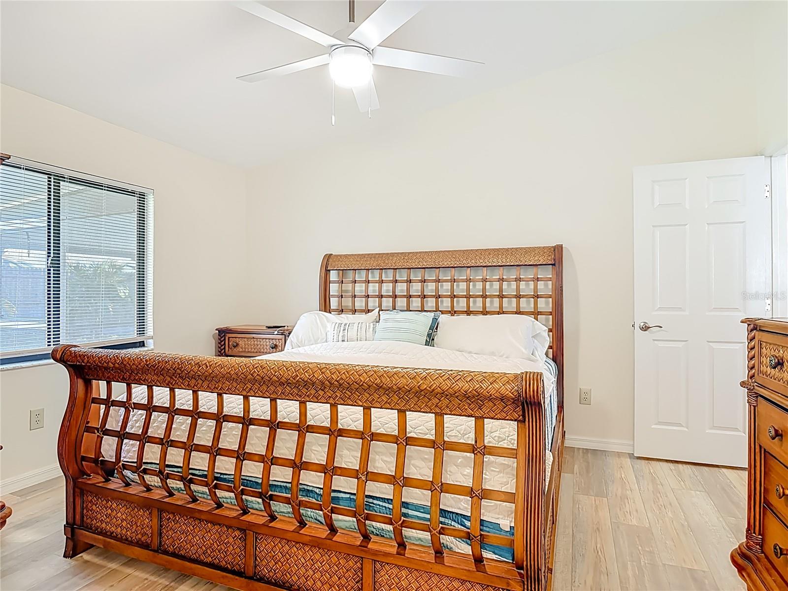 LIGHTHOUSE SHORES - Residential