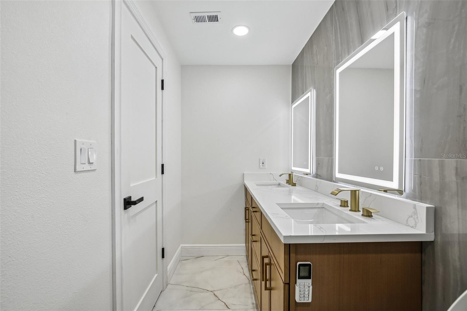 COLLEGE PARK - Residential